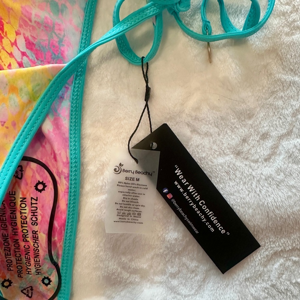 Berry Beachy NWT multicolor snake print bikini with turquoise trim set - Picture 5 of 7
